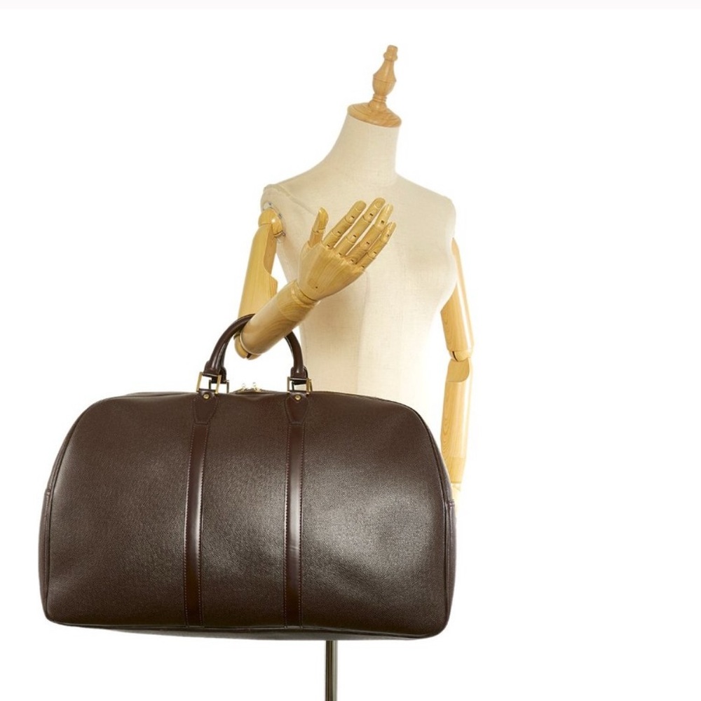 Authentic Louis Vuitton Vintage Taiga Kendall - Burgundy